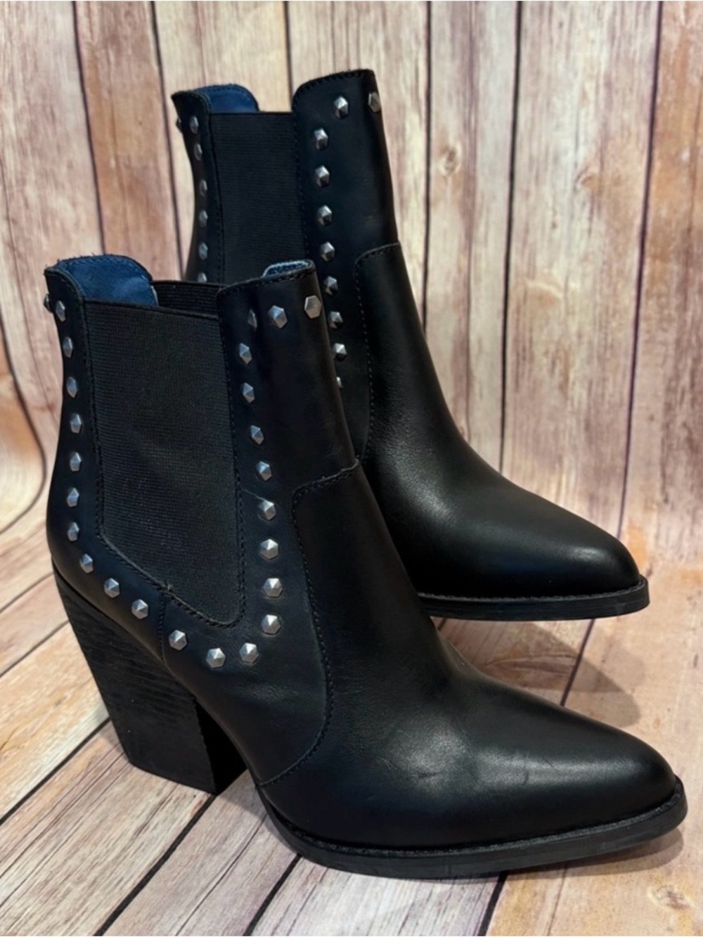 ✨NWOT ✨ Dingo Black Studded Western-Inspired Ankle Boots